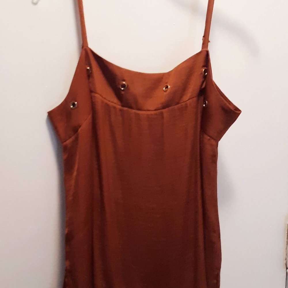 J-Lo Satin Tank w Grommet Accents 💕